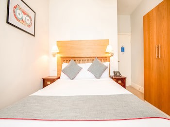 Oyo The Regency, Clifton Bristol