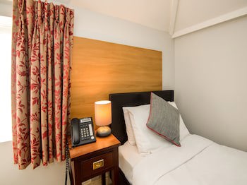 Oyo The Regency, Clifton Bristol
