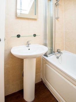 Oyo The Regency, Clifton Bristol