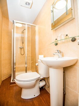 Oyo The Regency, Clifton Bristol