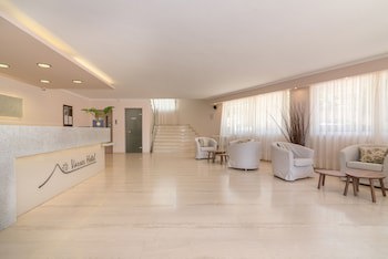 Varres Hotel fotoğrafı