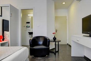 Geula Suites