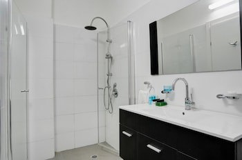 Geula Suites