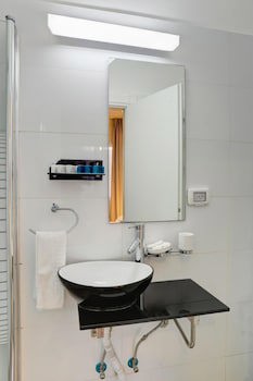 Geula Suites