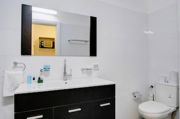 Geula Suites