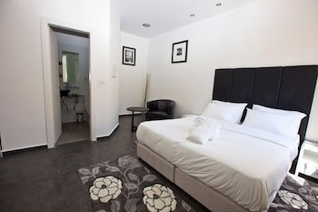 Geula Suites