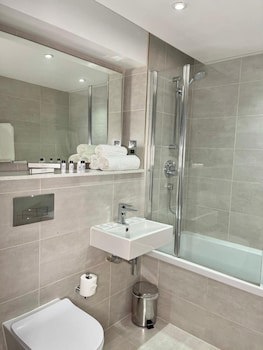 Axiom Park Hotel