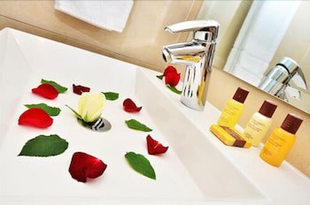 Axiom Park Hotel