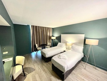 Axiom Park Hotel