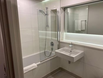 Axiom Park Hotel
