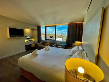 Axiom Park Hotel