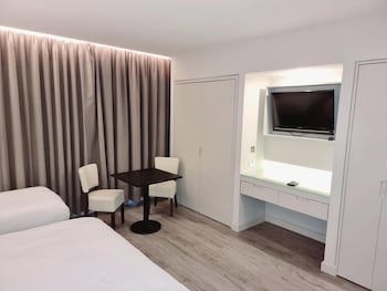 Axiom Park Hotel