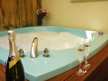 Birchwood Spa Motel