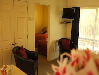 Birchwood Spa Motel