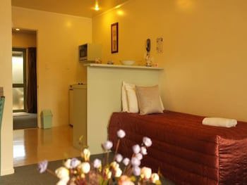 Birchwood Spa Motel