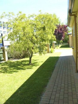Birchwood Spa Motel