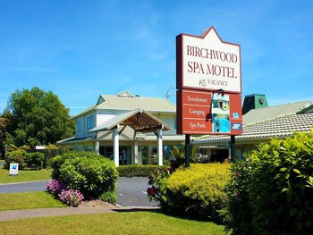 Birchwood Spa Motel