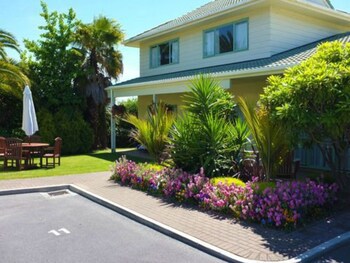 Birchwood Spa Motel