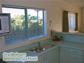 Birchwood Spa Motel
