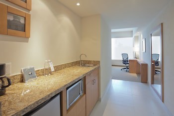 Hampton Inn By Hilton Guadalajara/Expo