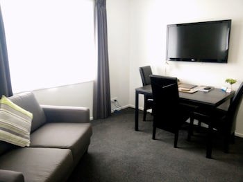 Airport Palms Motel