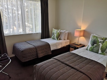 Airport Palms Motel