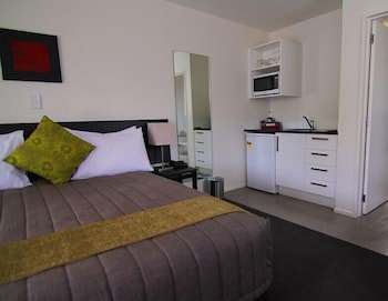 Airport Palms Motel