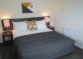 Airport Palms Motel