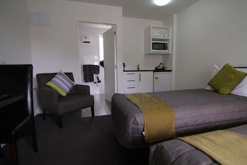 Airport Palms Motel