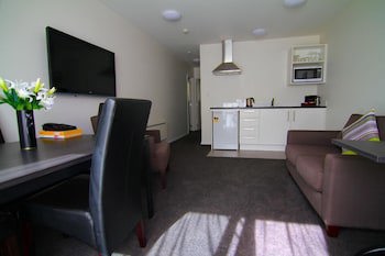 Airport Palms Motel