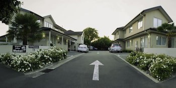 Airport Palms Motel