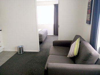 Airport Palms Motel