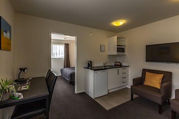 Airport Palms Motel