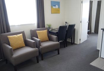 Airport Palms Motel