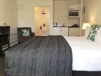 Airport Palms Motel