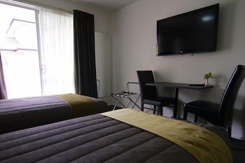 Airport Palms Motel