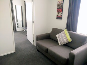 Airport Palms Motel