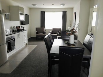 Airport Palms Motel