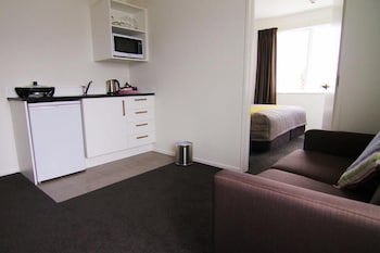 Airport Palms Motel