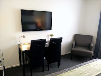 Airport Palms Motel