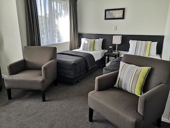 Airport Palms Motel