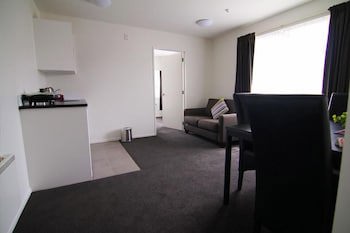 Airport Palms Motel