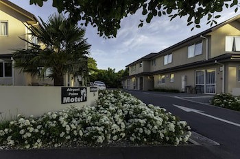 Airport Palms Motel