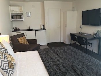 Airport Palms Motel