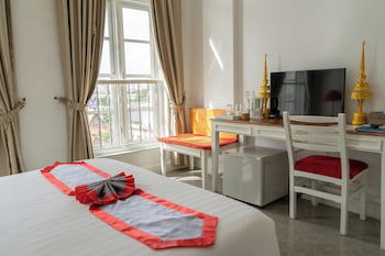 Frangipani Royal Palace Hotel