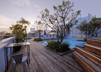 Frangipani Royal Palace Hotel