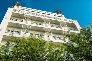Frangipani Royal Palace Hotel