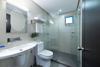 Court Meridian Hotel And Suites