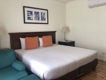 Court Meridian Hotel And Suites