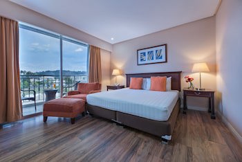 Court Meridian Hotel And Suites